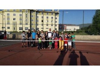 Taşkesenligil’den Minik Tenisçilere Başarı