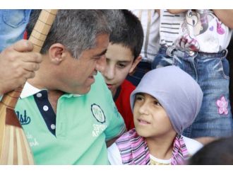 Türkücü Aydın Aydın, Hakkarili Çocuklarla İftar Yaptı