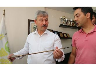 Başkan Yaralı’ya Ok Hediye Edildi
