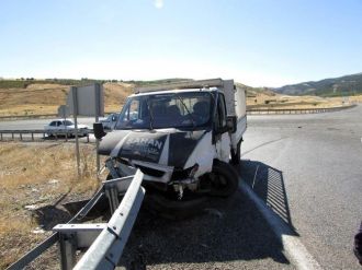 Adıyaman’da Otomobille Kamyonet Çarpıştı: 2 Yaralı