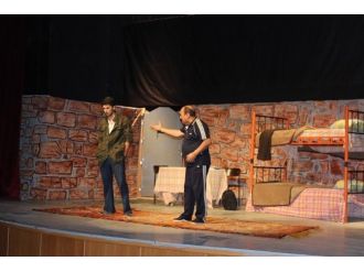 Yüksekova’da Tiyatro Gösterisi