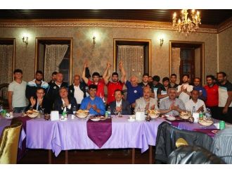 Büyükşehir’den Şampiyon Güreşçilere İftar Yemeği