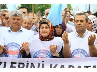 Memur-sen Çin Malı Ürünleri Yakarak Protesto Etti