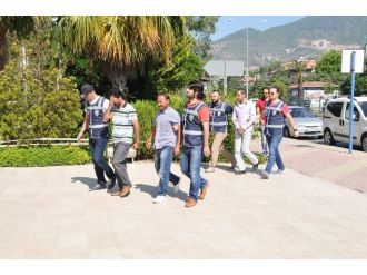 Alanya’da Uyuşturucu Sattığı İddia Edilen 3 Şüpheli Yakalandı