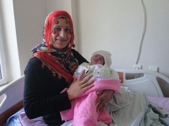 Doğum Sancısı Çeken Kadın Ambulansta Doğurdu