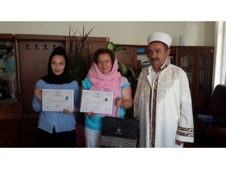 Rus Yulia Ve Moldovalı Bondorciuk İslamiyeti Seçti