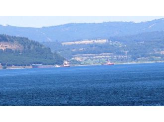 Karaya Oturan Gemiyi Kurtarma Çalışması Başladı