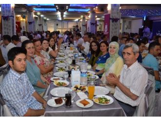 Şehzadeler Belediyesi İftar Yemeğinde Buluştu