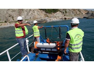 Hatay Büyükşehir Belediyesi Deniz Kıyılarını Temizliyor