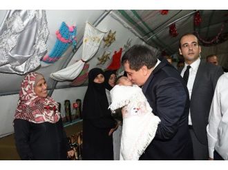 Vali Küçük Suriyelilerle İftar Açtı