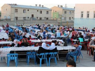 Büyükşehir Belediyesi’nden Mahallere İftar Sofrası