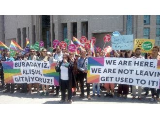 Lgbti’den, Yürüyüşe Müdahale Eden Polise Suç Duyurusu