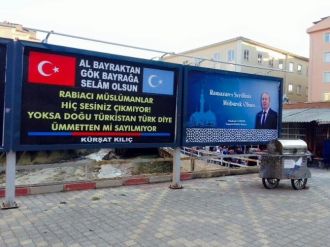 Billboard Afişi İle Uygur Türklerine Uygulanan Zulme Tepki Gösterdi