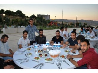 Mardin’deki Dicle Elektrik Çalışanları, İftarda Buluştu