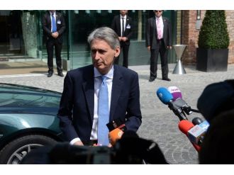 İran Dışişleri Bakanı Gazetecilere Balkondan Seslendi: “Umutlu Olmak Zorundayım”