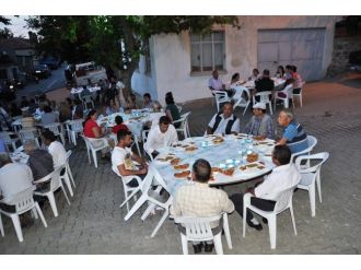 Ayvalık Belediyesi’nden Türközü’nde İftar Sofrası