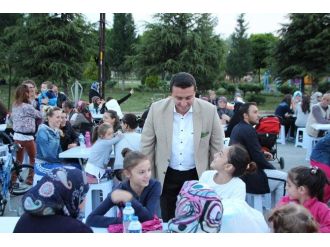 2 Bin 300 Kişi Hep Birlikte Oruç Açmanın Hazzını Yaşadı