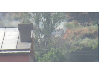 Kars Kalesi’nin Etrafındaki Otları Ateşe Verdiler