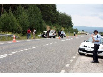 Lastiği Patlayan Otomobil Takla Attı: 1 Ölü, 6 Yaralı