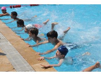 Nazilli Belediyesi Yüzme Kursları Devam Ediyor