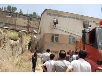 Şemdinli Devlet Hastanesinde Yangın Paniğe Neden Oldu