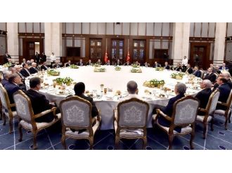 Cumhurbaşkanı Erdoğan, Yasama, Yürütme Ve Yargı Organlarının Başkanlarıyla İftarda Bir Araya Geldi