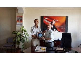 Cebeci’den Okul Müdürüne Çini Tabak