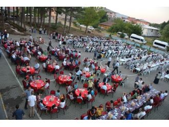 Bitlis İhh’dan Tatvan’da Yetim Çocuklara İftar Yemeği