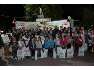 Mustafa Yenipazar: Yetim Gülerse Dünya Güler