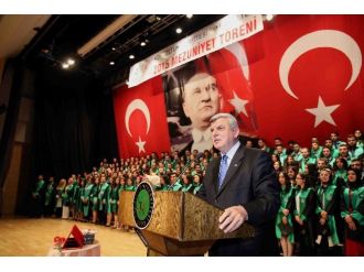 Başkan Karaosmanoğlu Tıp Fakültesi’nin Mezuniyetine Katıldı
