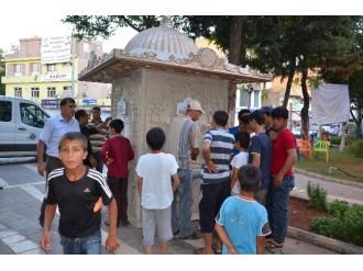 Siverek’te Kurulan İkram Çeşmesinden Limonata Aktı