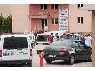 Kavga Eden Polisler Ekipleri Seferber Etti