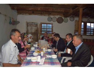 Kaymakam Karaaslan Vatandaşların İftar Sofralarına Konuk Oluyor