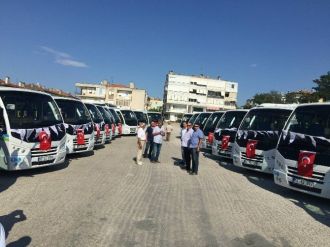 Gençer’den Araçları Yenilenen Dolmuşçulara Nazar Boncuğu
