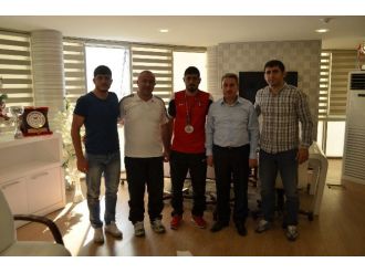 Taşkesenligil’den Avrupa Fatihi’ne Kutlama