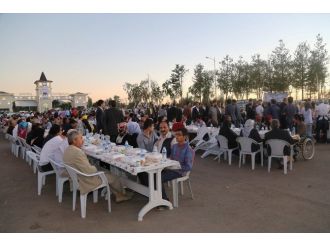 Ak Partililer ‘Ahde Vefa’ İftarında Buluştu