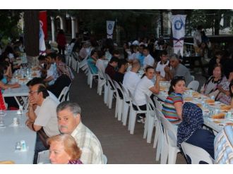 Sağlıkçılar İle Vatandaşlar İftar Sofrasında Buluştu