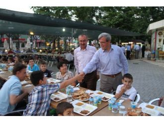 Başkan Akcan Yetim Çocuklarla İftar Açtı