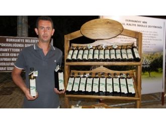 Ören Meydanında Ödüllü Yağlarını Tanıtıyor