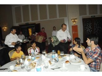 Darıcalı Yetimler İftar Sofrasında Buluştu