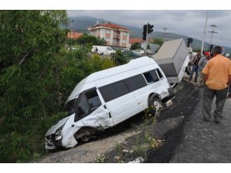 Konya’da Otomobille Minibüs Çarpıştı: 5 Yaralı