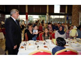 Başkan Karaosmanoğlu Dünya Yetimler Günü İftarına Katıldı