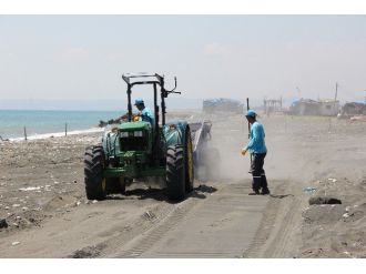 Dörtyol’da Aile Plajı Temizleniyor