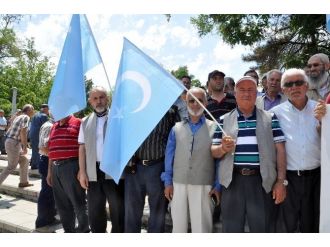 Doğu Türkistan’da Müslümanlara Yapılan Saldırılar Protesto Edildi