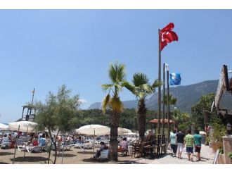 Akyaka’nın Gerdanlığı ‘Mavi Bayrak’ Asıldı