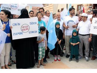 Çin’in Doğu Türkistan’daki Baskısı Protesto Edildi