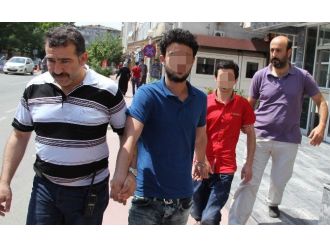 Yabancı Uyruklu Gençler Çay İçmeye Gittikleri Evde Gasp Yaptılar