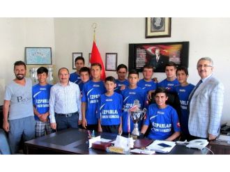 Nihem’in Çim Hokeyi Başarısı