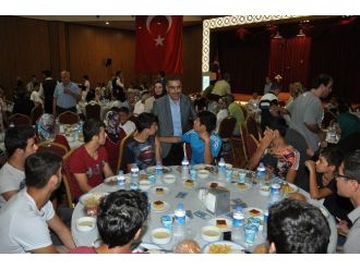 Öksüz Ve Yetimler Başkan Çelikcan’ın Misafiri Oldular