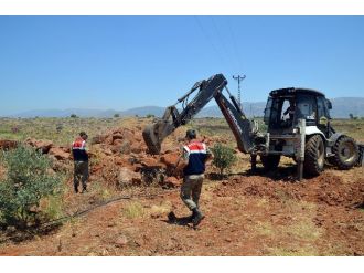 Çalıntı Lüks Otomobil Parçaları Toprak Altından Çıktı